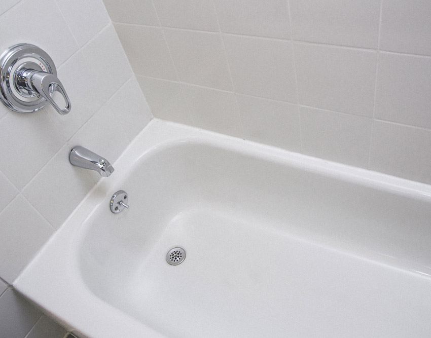 Bathtub Reglazing / Refinishing Services